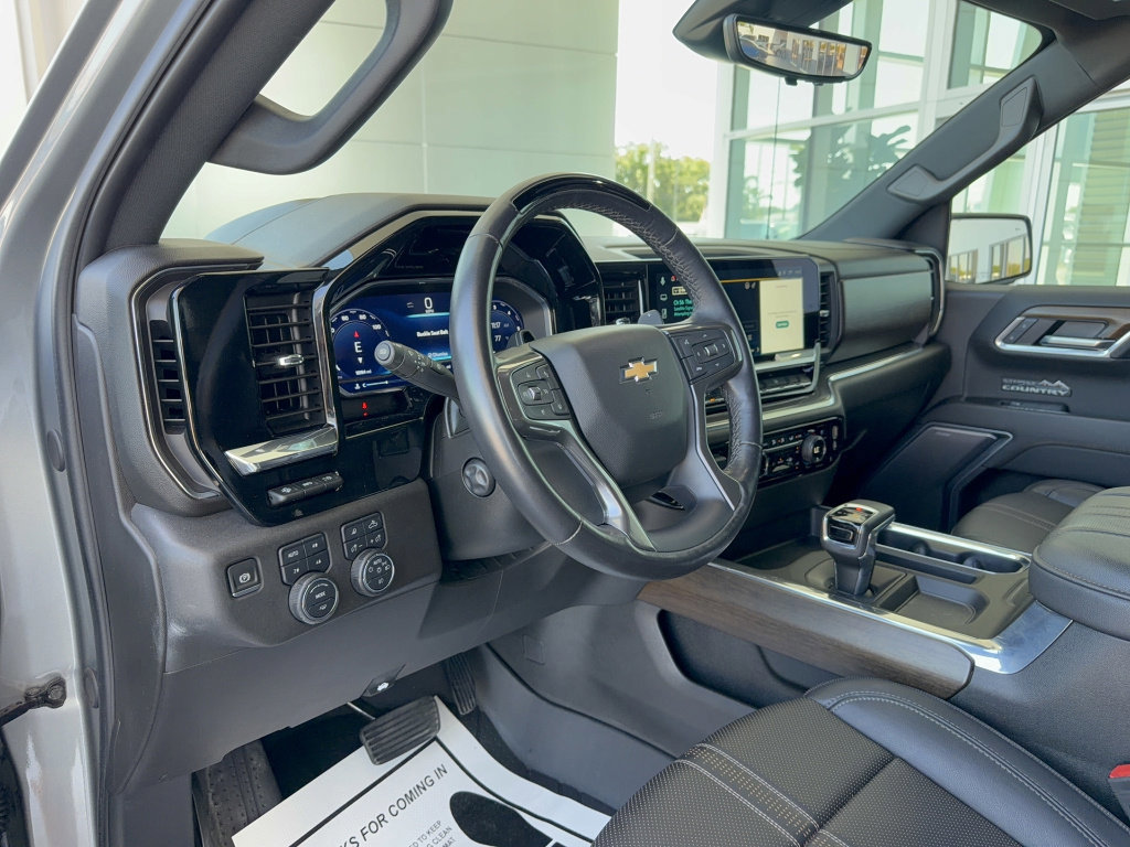 Used 2025 Chevrolet Silverado 1500 High Country AWD/4WD image 12