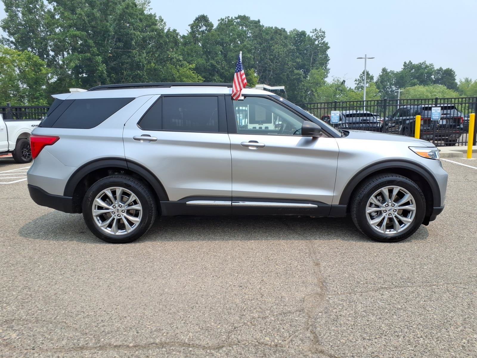 Certified 2023 Ford Explorer XLT w/ Equipment Group 202A AWD/4WD image 9