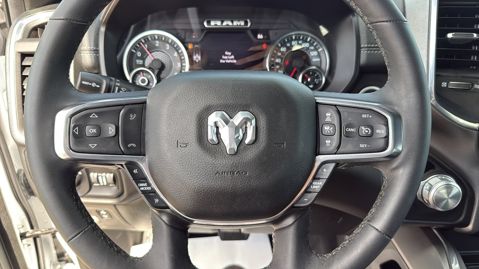 Used 2025 RAM 1500 Laramie AWD/4WD image 14