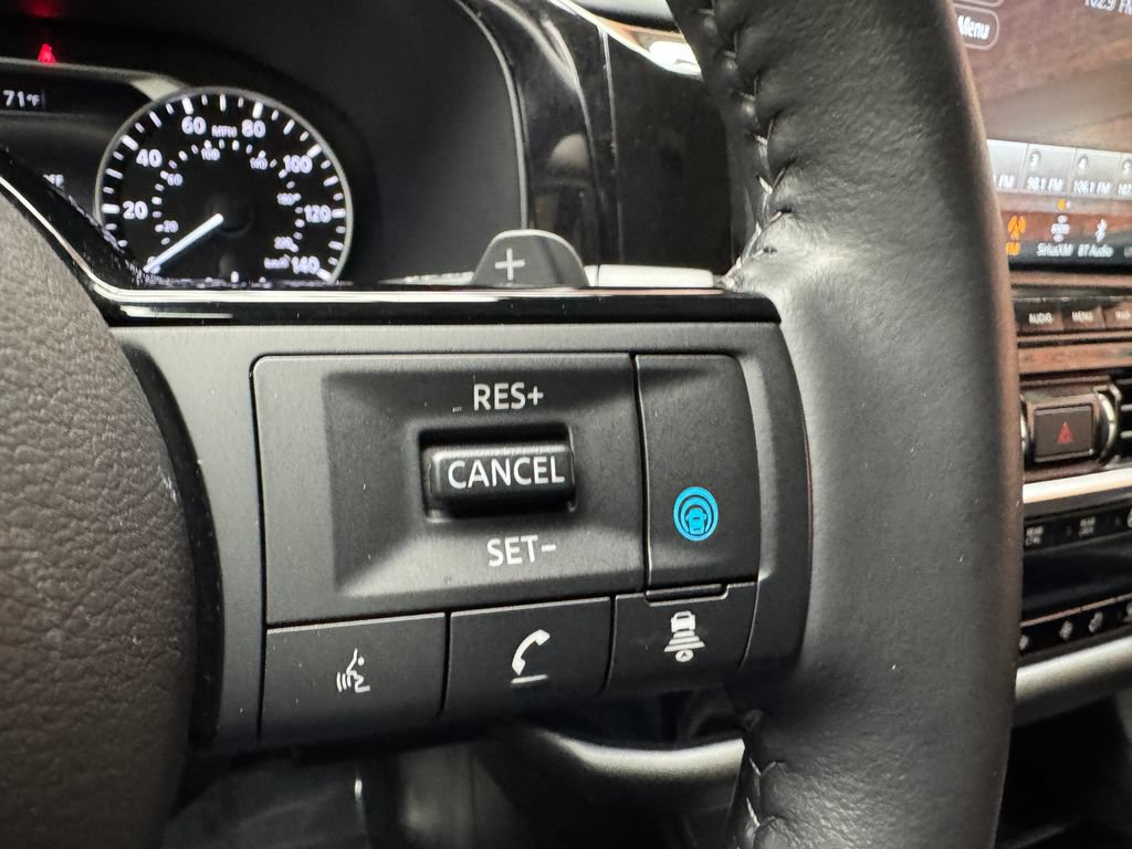 Used 2025 Nissan Pathfinder SL AWD/4WD image 16