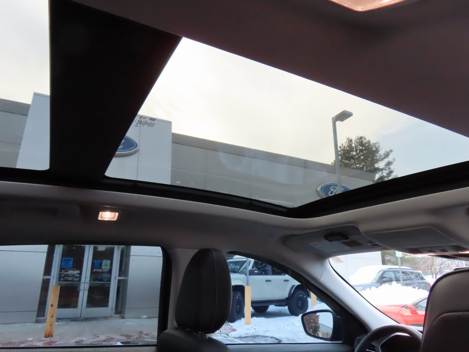 Certified 2022 Ford Escape Titanium w/ Class II Trailer Tow Package image 34