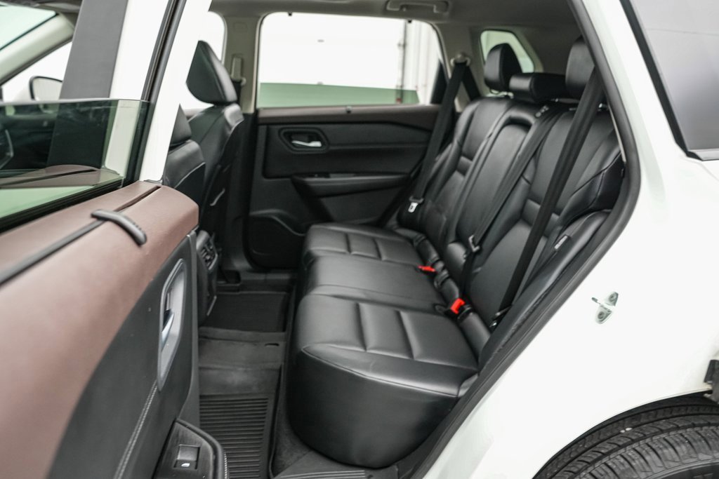 Used 2023 Nissan Rogue SV w/ SV Premium Package image 18