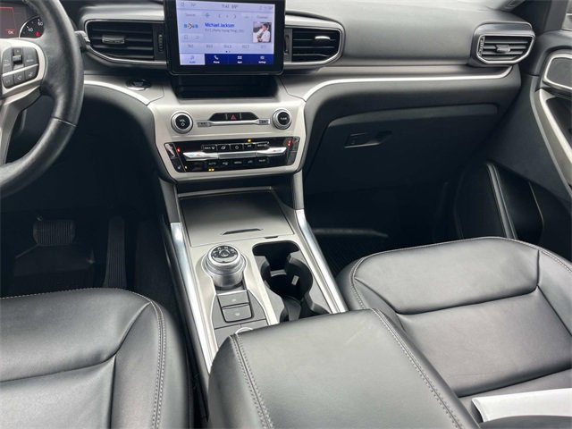 Certified 2022 Ford Explorer XLT w/ Equipment Group 202A image 17