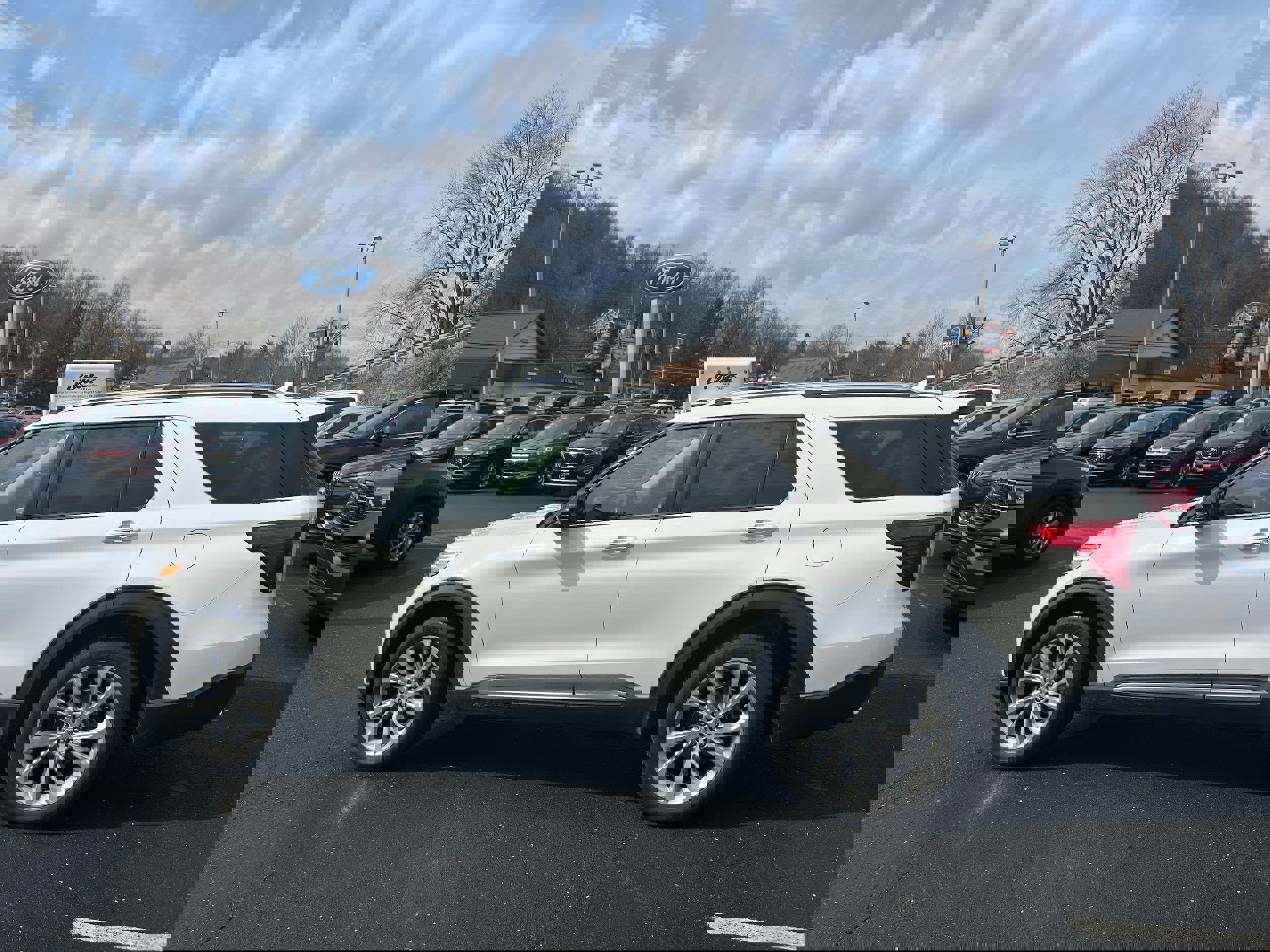 Certified 2021 Ford Explorer Platinum w/ Equipment Group 601A image 3