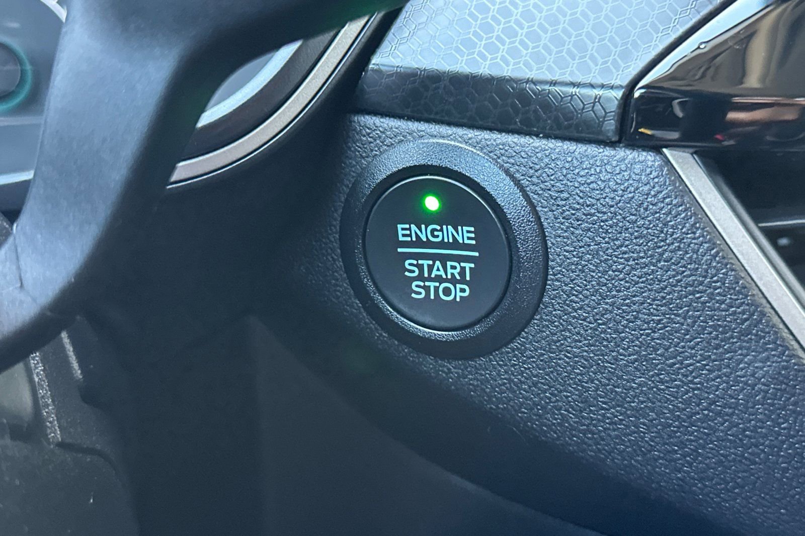 Certified 2022 Ford Escape SEL w/ SEL Stealth AWD Package image 33