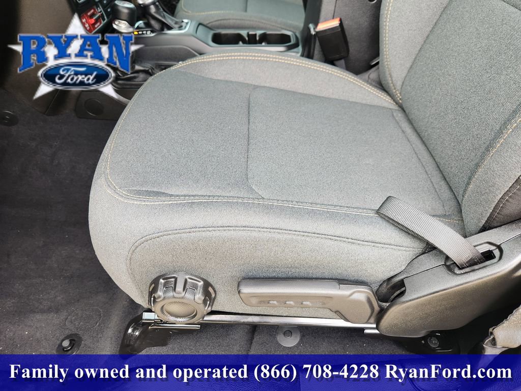 Used 2025 Jeep Wrangler Unlimited Sport AWD/4WD image 17