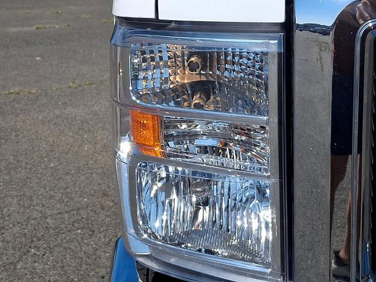 Certified 2022 Ford E-350 and Econoline 350 Super Duty w/ Power Windows & Locks Group RWD image 12
