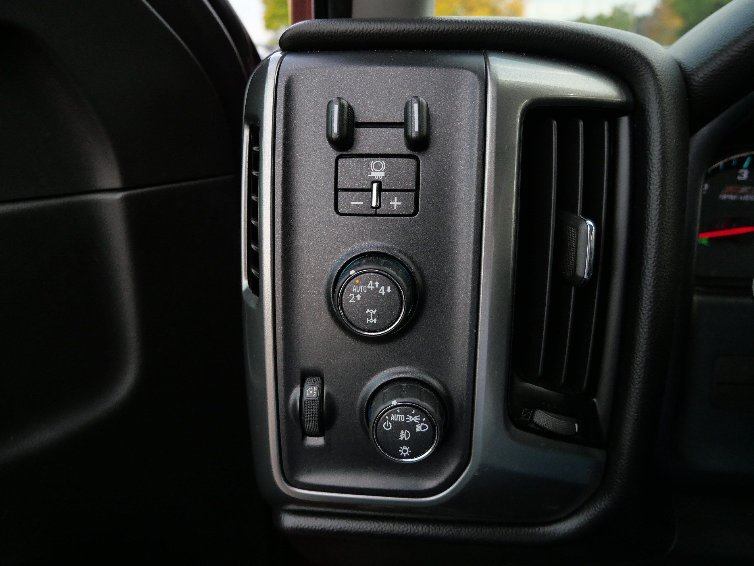 Used 2018 Chevrolet Silverado 1500 LT w/ All Star Edition AWD/4WD image 26