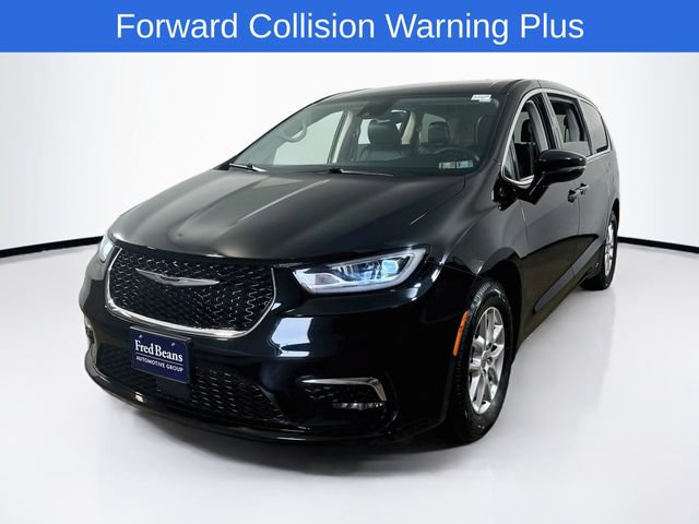 Used 2024 Chrysler Pacifica Touring-L FWD image 3