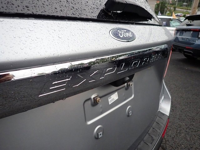 Certified 2023 Ford Explorer XLT w/ Equipment Group 202A image 9