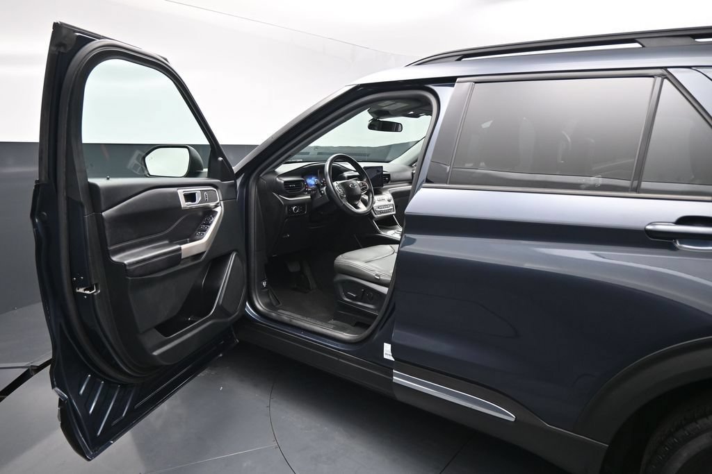 Certified 2023 Ford Explorer XLT RWD image 9