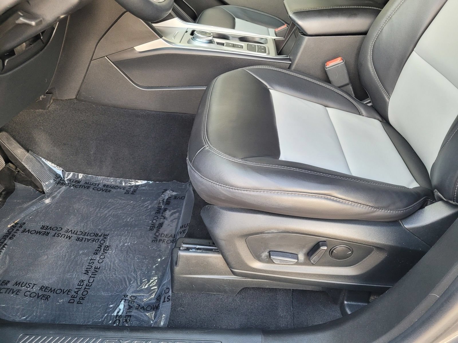 Certified 2023 Ford Explorer XLT w/ Equipment Group 202A RWD image 23