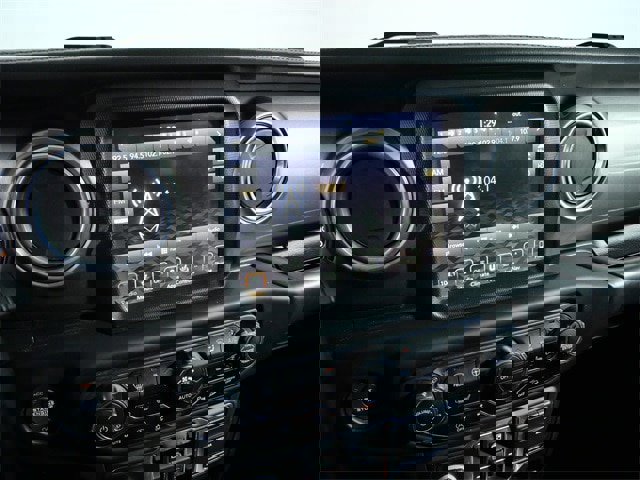 Used 2018 Jeep Wrangler Unlimited Sahara image 18