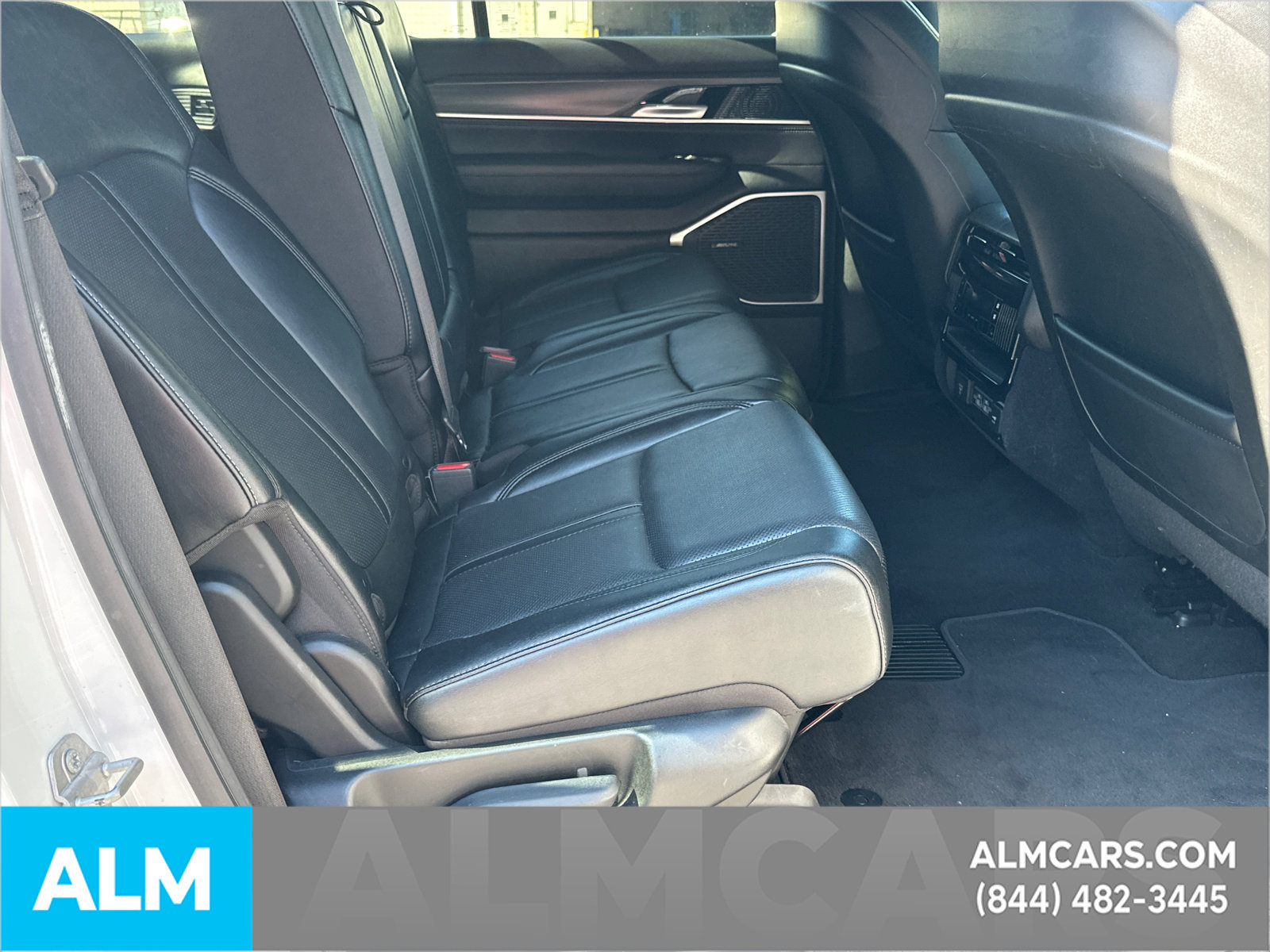 Used 2024 Jeep Wagoneer L Series II w/ Flexible Seating Group AWD/4WD image 17