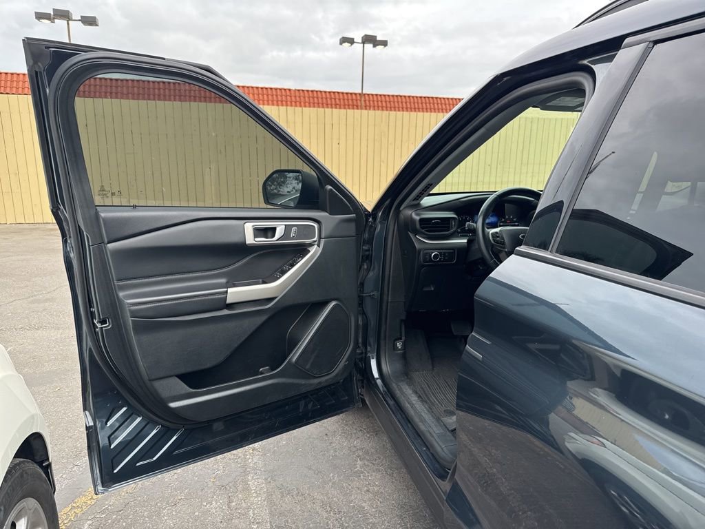 Certified 2024 Ford Explorer XLT image 7