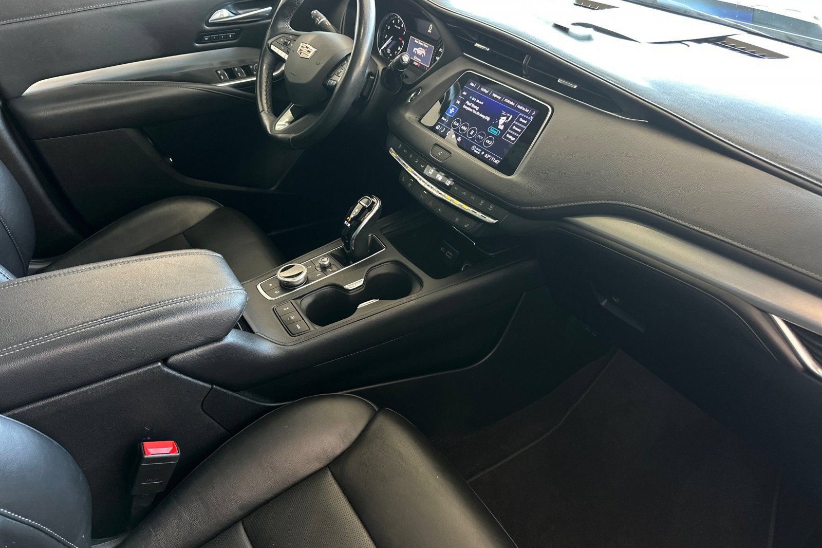 Used 2023 Cadillac XT4 Premium Luxury FWD image 15