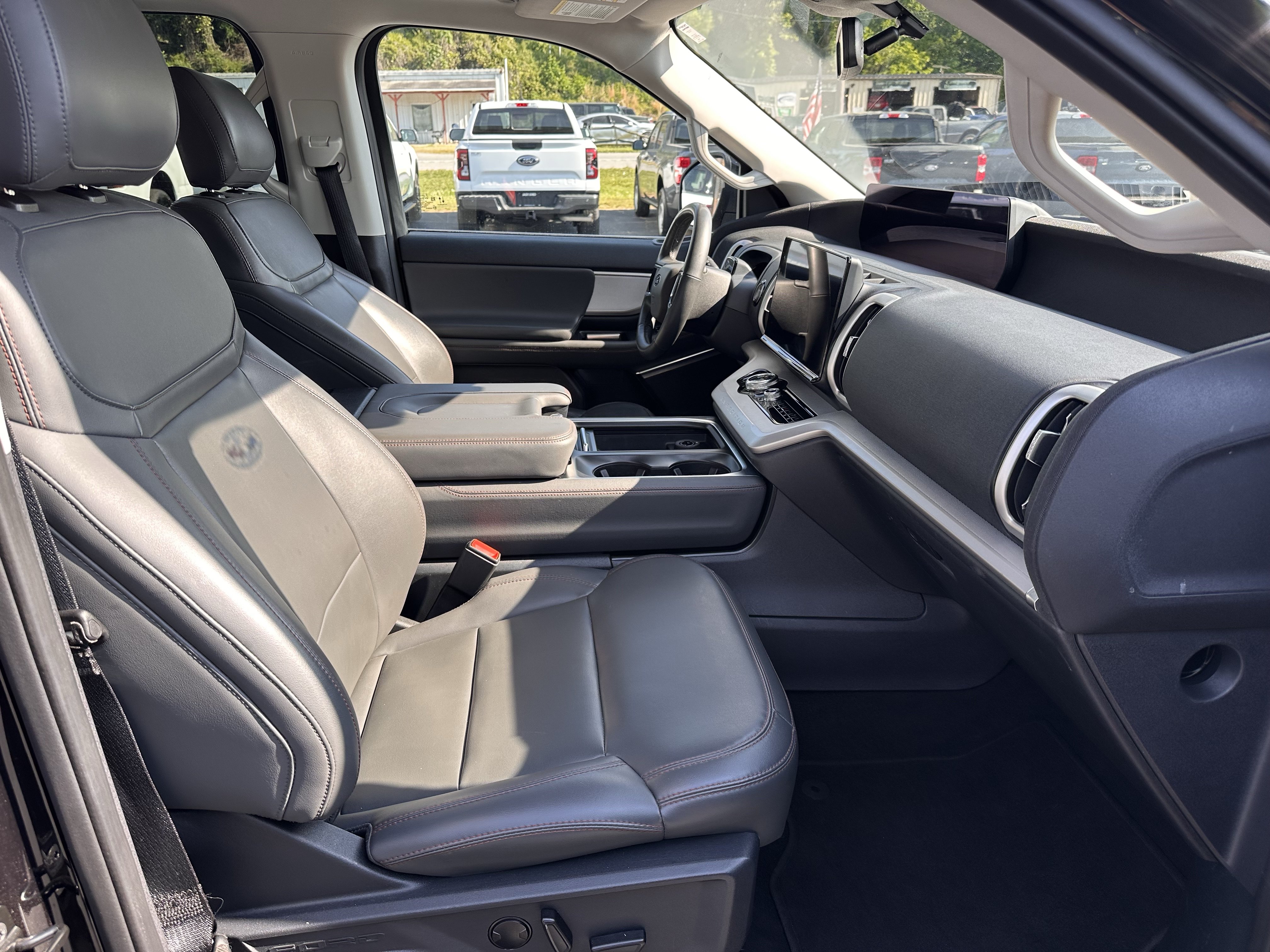 Certified 2025 Ford Expedition Active AWD/4WD image 14