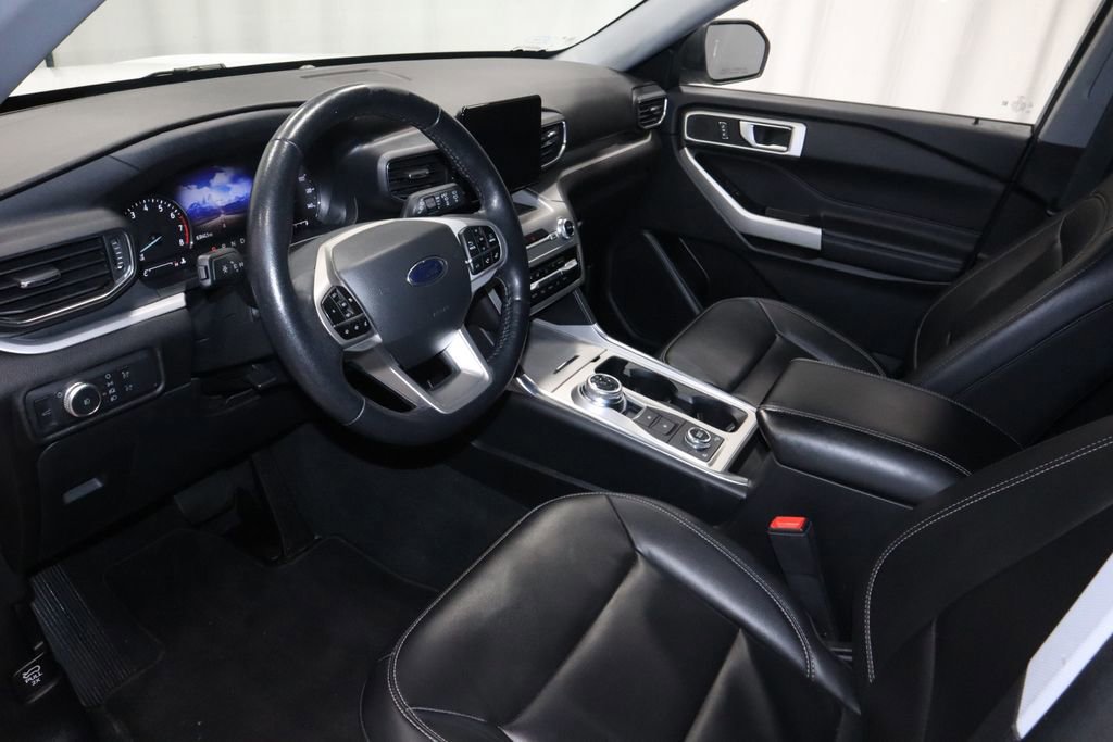 Certified 2022 Ford Explorer XLT w/ Equipment Group 202A image 25