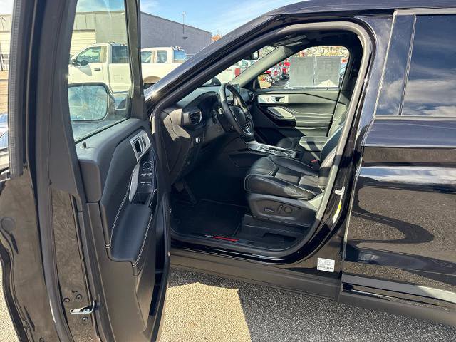 Certified 2022 Ford Explorer ST w/ Equipment Group 401A image 6