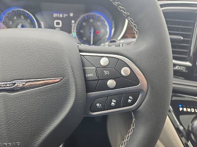 Used 2023 Chrysler Pacifica Limited AWD/4WD image 22