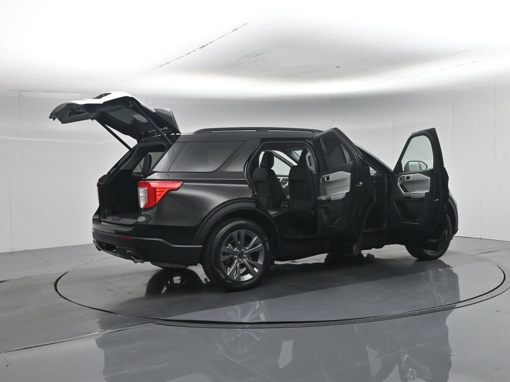 Certified 2023 Ford Explorer XLT w/ Equipment Group 202A RWD image 6