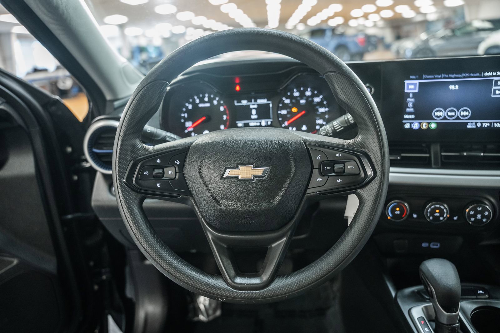 Used 2024 Chevrolet Trax LS w/ LS Convenience Package FWD image 31