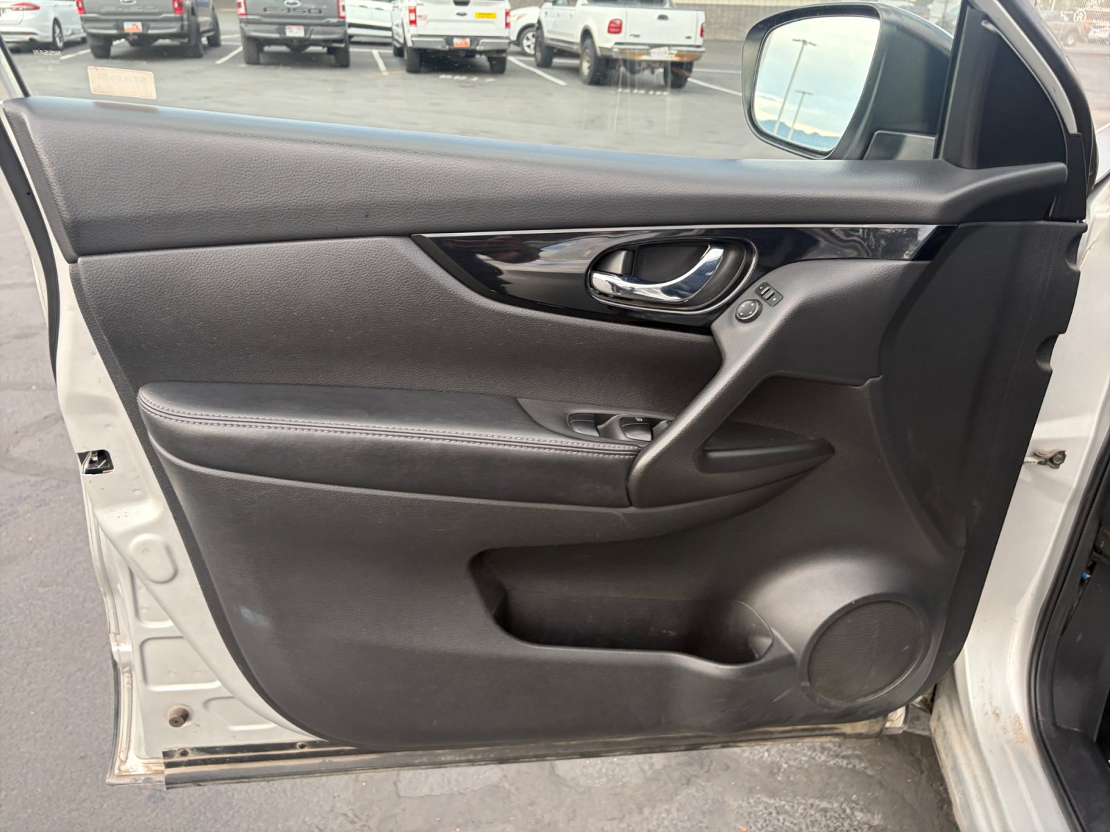 Used 2017 Nissan Rogue Sport SV FWD image 20