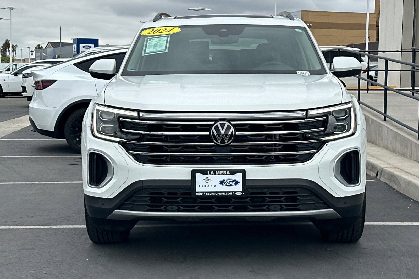 Used 2024 Volkswagen Atlas SE w/ Panoramic Sunroof Package FWD image 8