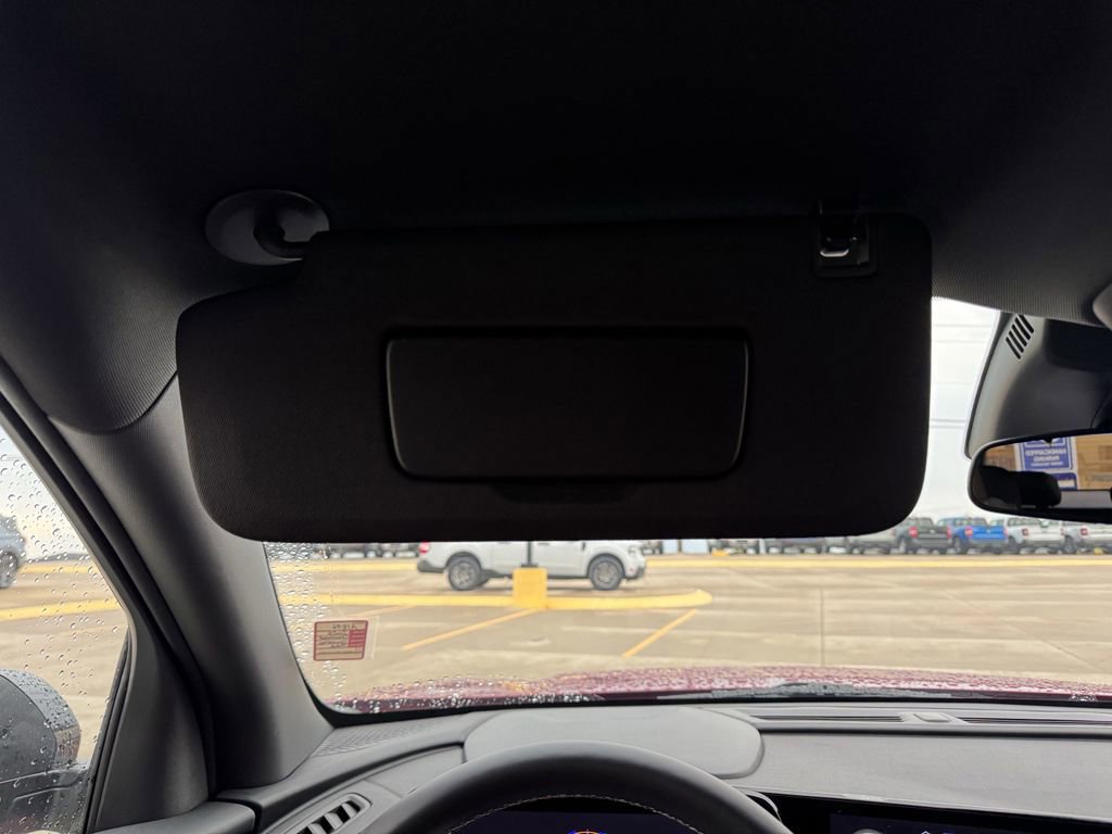 Used 2025 Chevrolet Traverse LT image 17