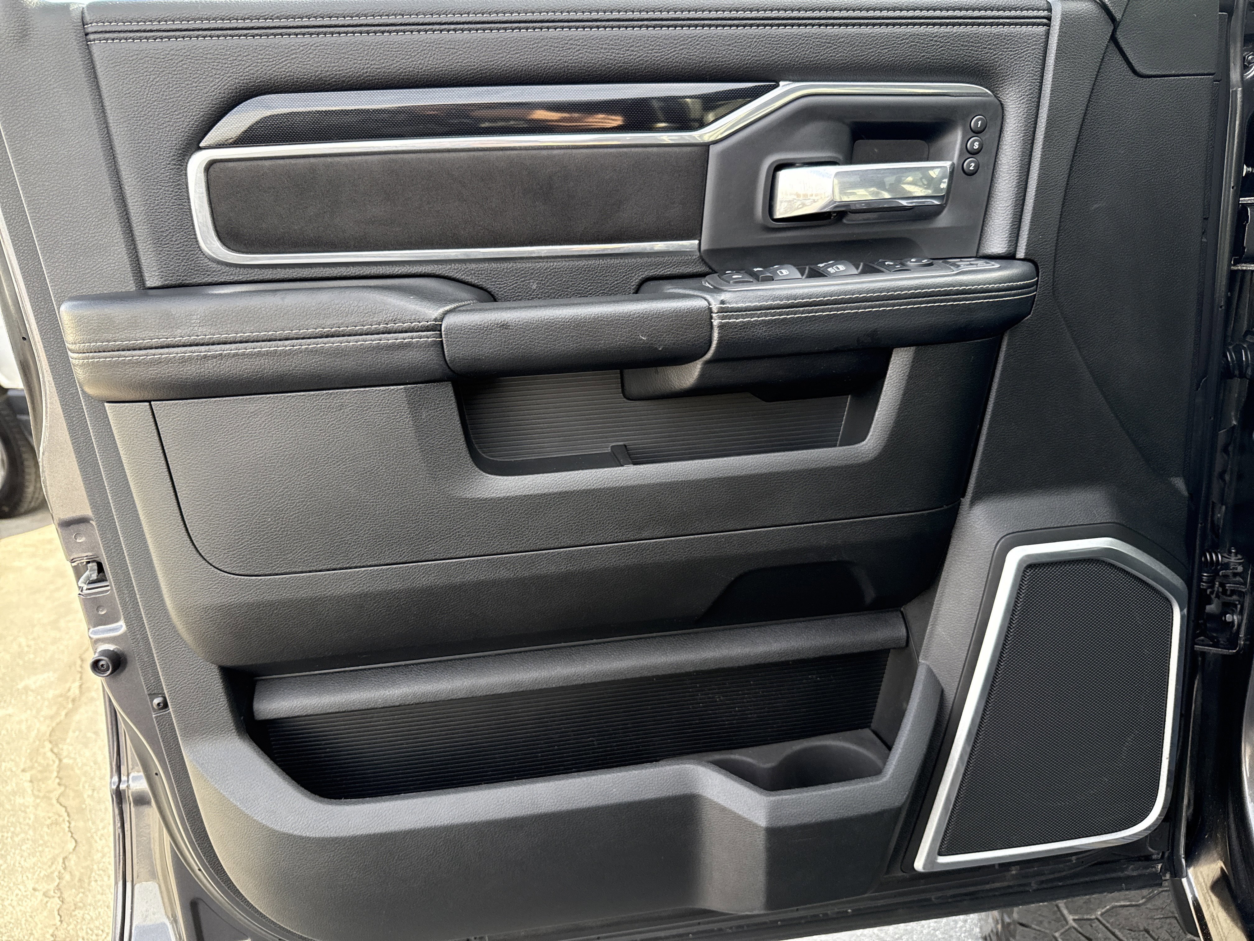 Used 2023 RAM 3500 Laramie image 17