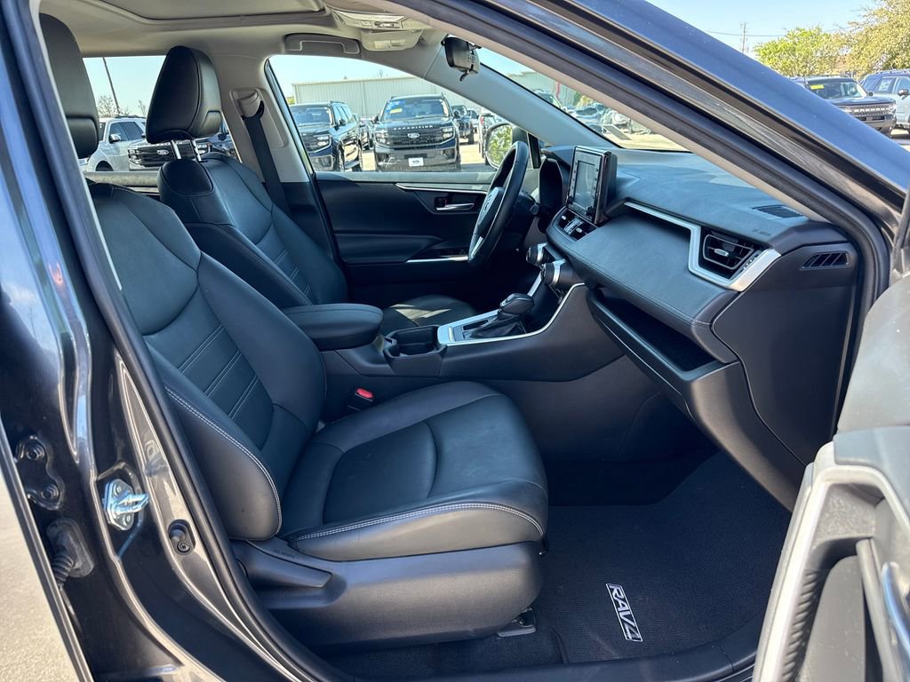 Used 2021 Toyota RAV4 XLE Premium image 24