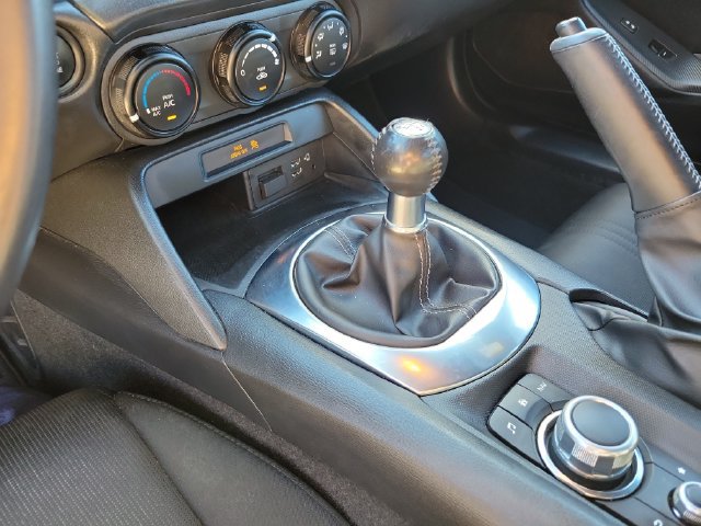 Used 2022 MAZDA MX-5 Miata Sport RWD image 17