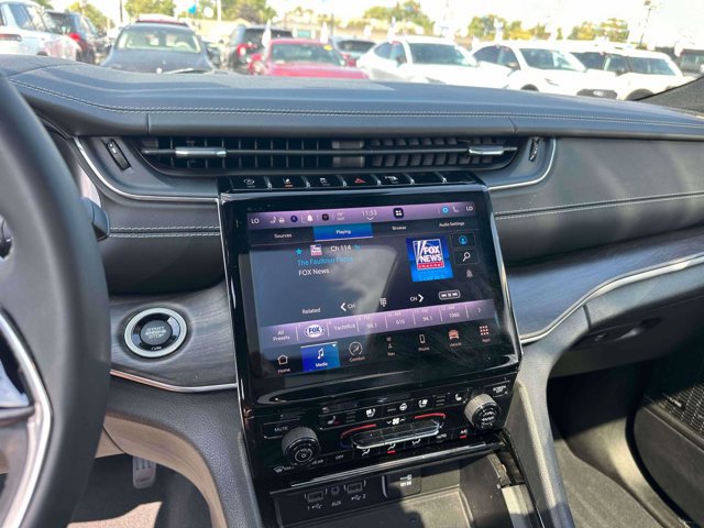 Used 2023 Jeep Grand Cherokee Overland w/ Luxury Tech Group IV image 31