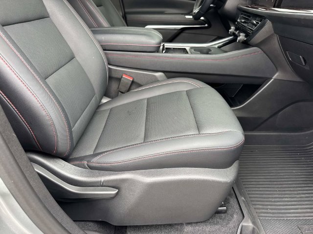 Used 2025 Chevrolet Traverse Z71 w/ Enhanced Driving Package AWD/4WD image 14