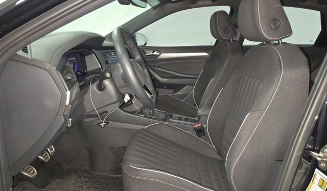 Used 2024 Volkswagen Jetta Sport image 4
