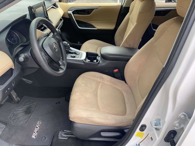 Used 2020 Toyota RAV4 LE image 17