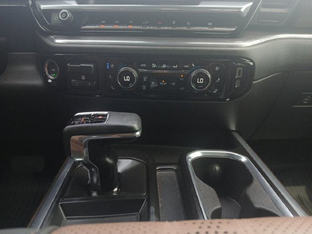 Used 2024 Chevrolet Silverado 1500 High Country w/ Technology Package AWD/4WD image 4