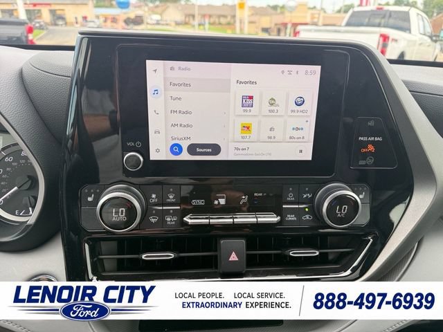 Used 2023 Toyota Highlander XLE AWD/4WD image 22
