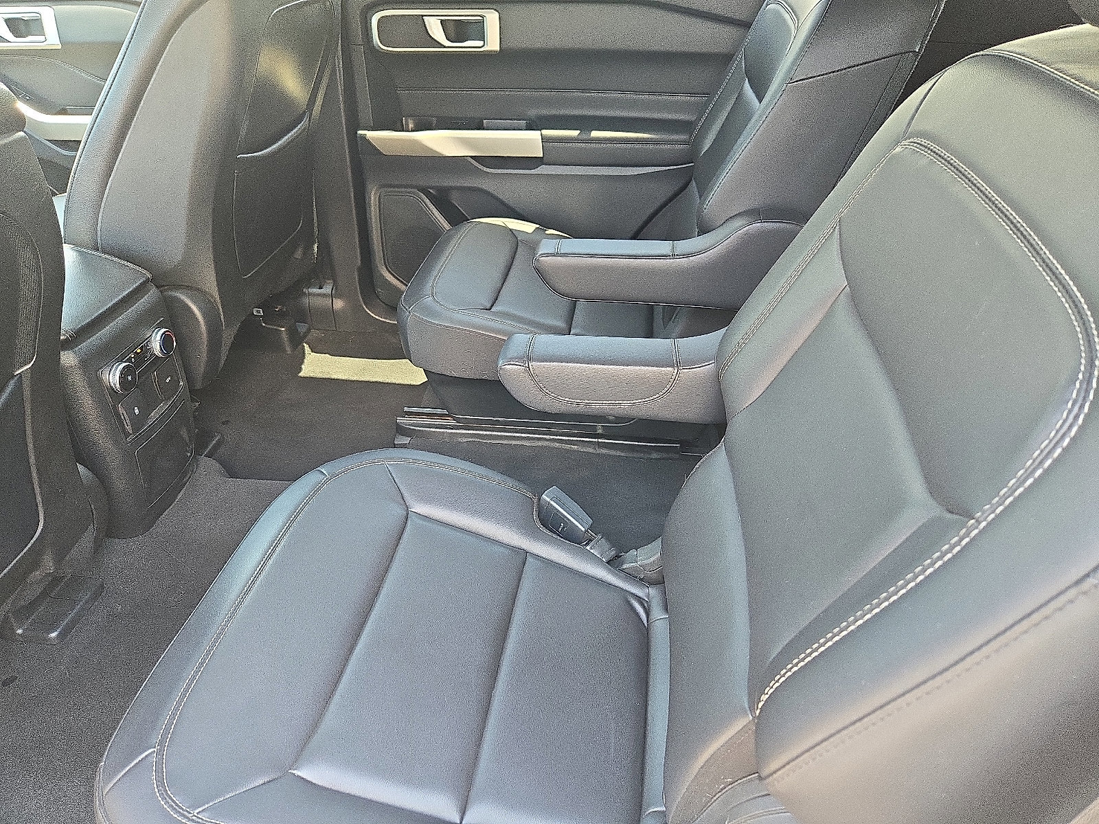 Certified 2022 Ford Explorer XLT w/ Equipment Group 202A image 14