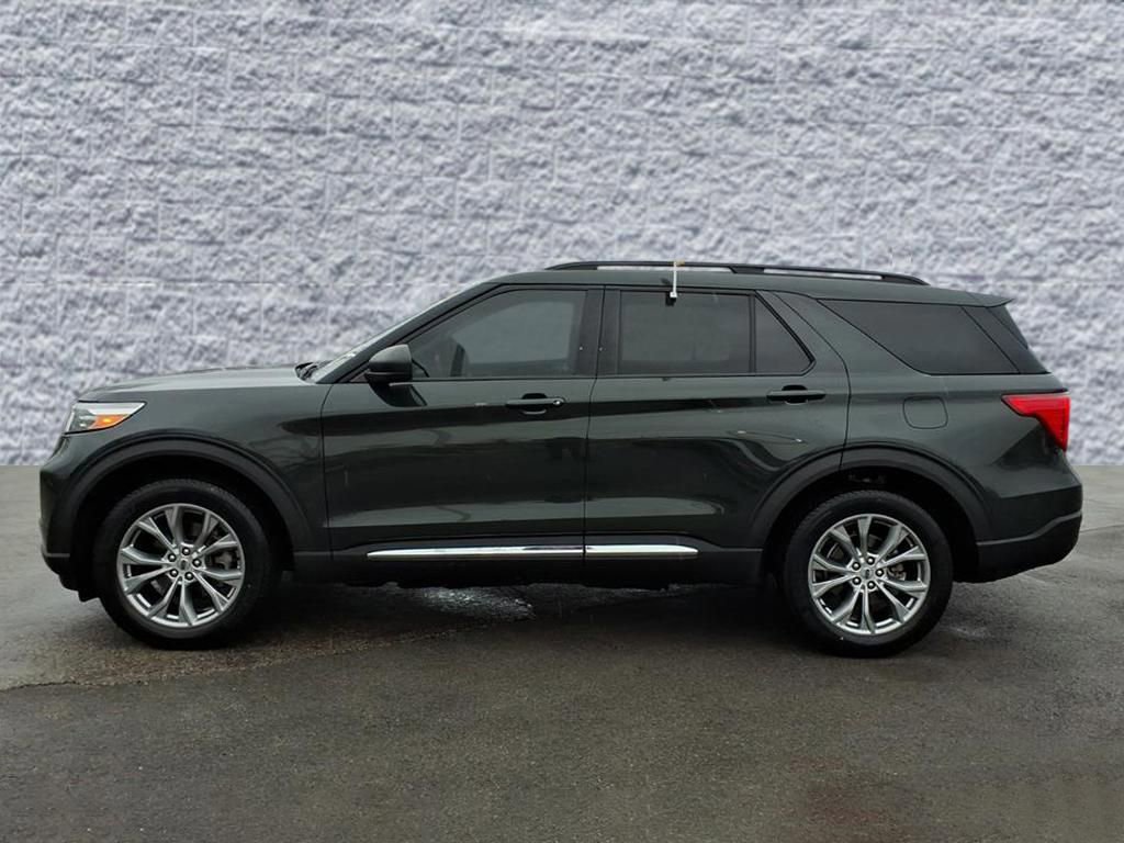 Certified 2022 Ford Explorer XLT w/ Equipment Group 202A image 2