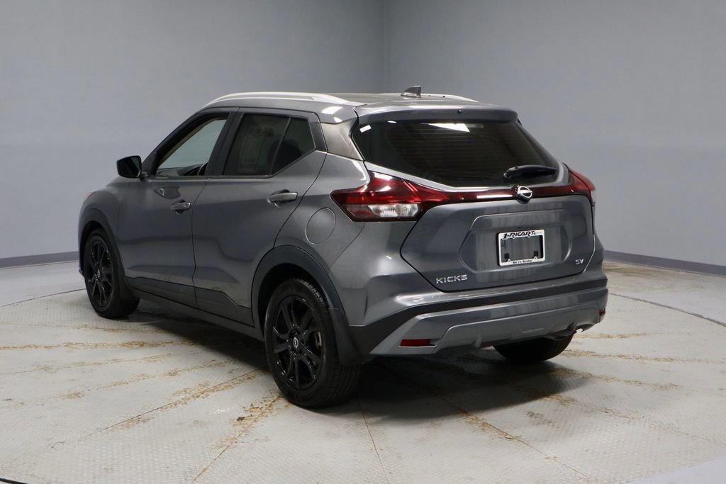 Used 2022 Nissan Kicks SV image 3