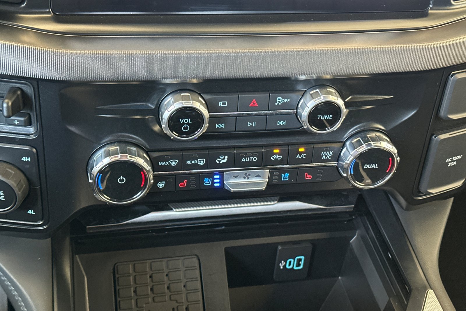 Certified 2026 Ford F350 Platinum AWD/4WD image 21