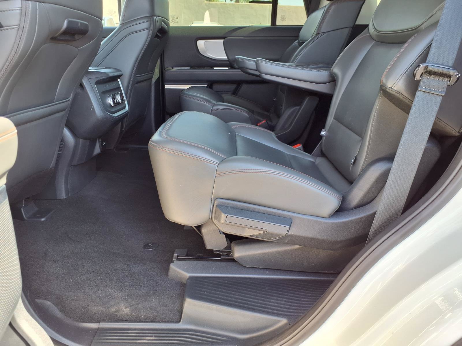 Certified 2025 Ford Expedition Active AWD/4WD image 18