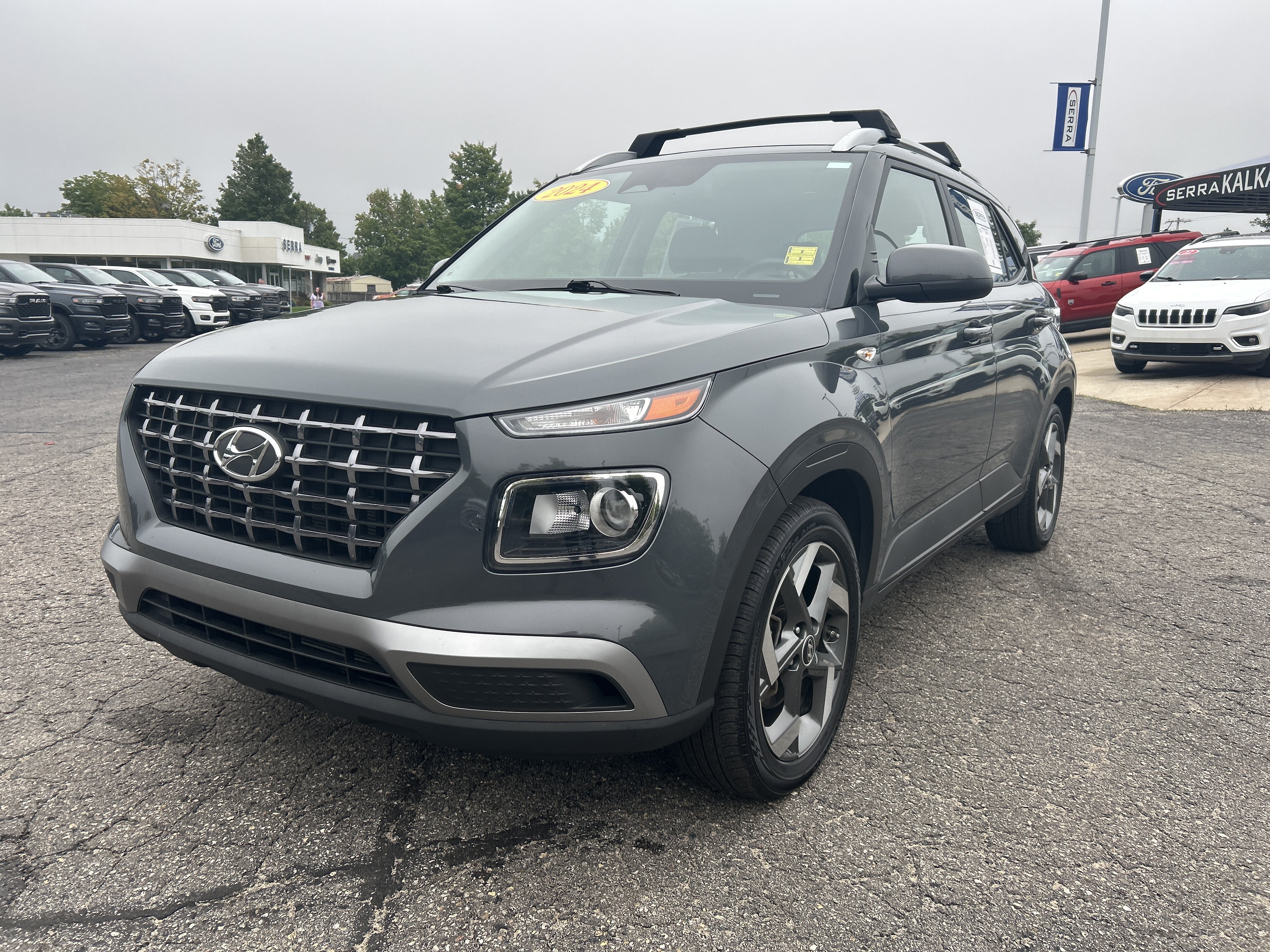 Used 2024 Hyundai Venue SEL FWD image 7