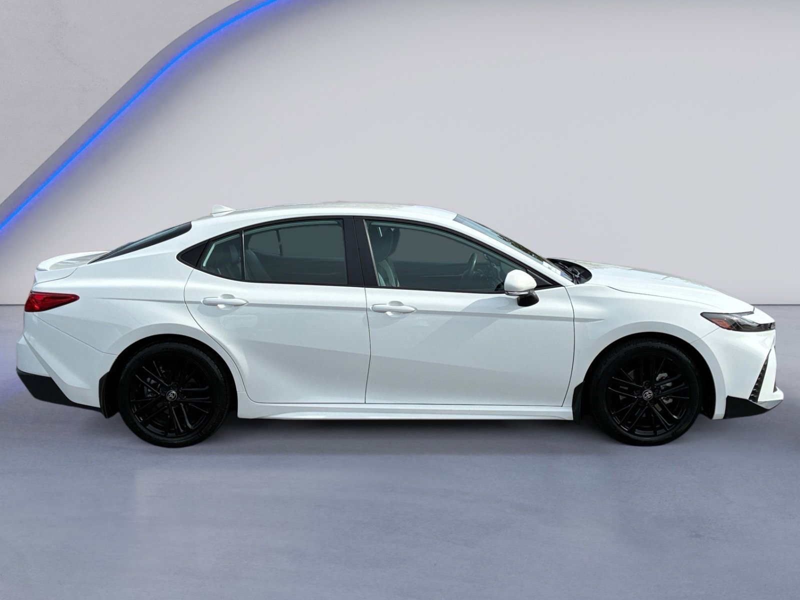Used 2025 Toyota Camry SE FWD image 7