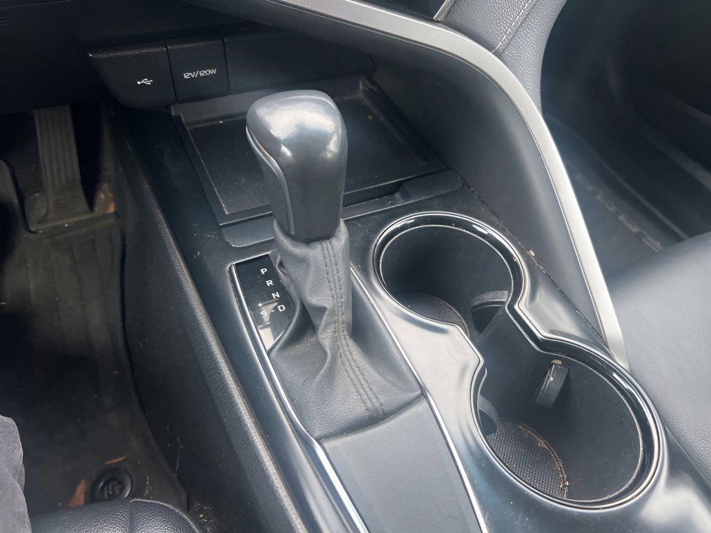 Used 2020 Toyota Camry SE image 21