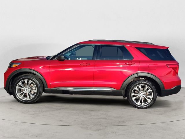 Certified 2022 Ford Explorer XLT w/ Equipment Group 202A AWD/4WD image 2