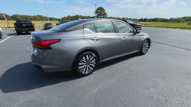 Used 2025 Nissan Altima 2.5 SV FWD image 8