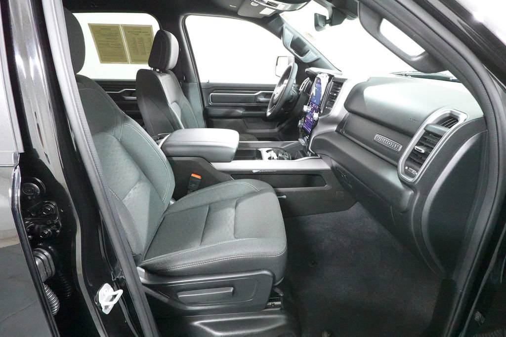Used 2025 RAM 1500 Big Horn AWD/4WD image 32