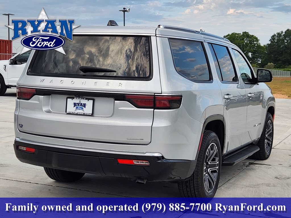 Used 2024 Jeep Wagoneer Series II w/ Flexible Seating Group RWD image 3